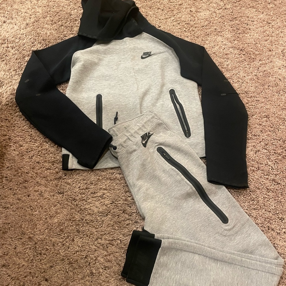 Nike Black and Gray Tech Set